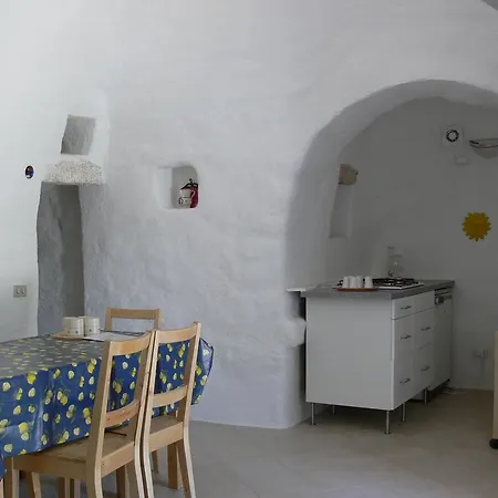 Trulli Eutopia 펜션 오스투니